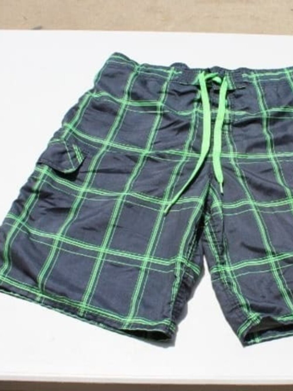 OP Ocean Pacific Men's Size Large Swim Trunks Green Geometric Pattern Plaid